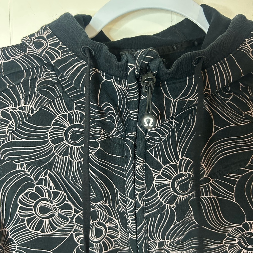 Lululemon size dot 2, Black Long Sleeve Full Zip Hooded floral Jacket - Picture 3 of 10